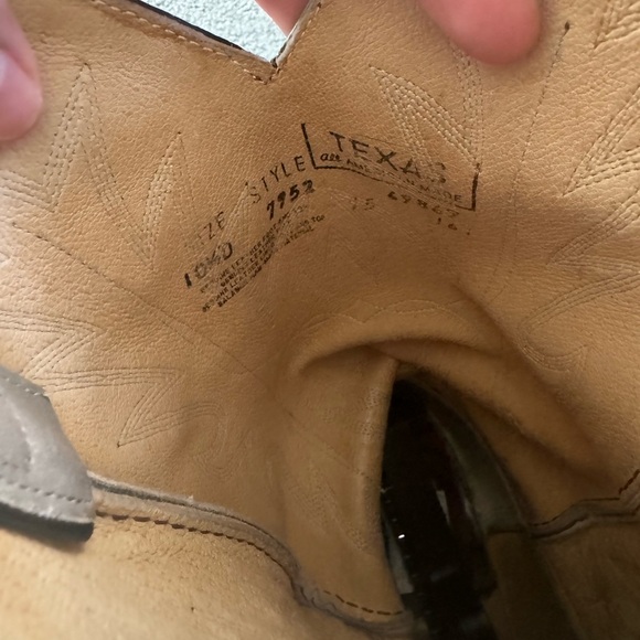 Vintage White Cowboy Boots - Picture 6 of 7